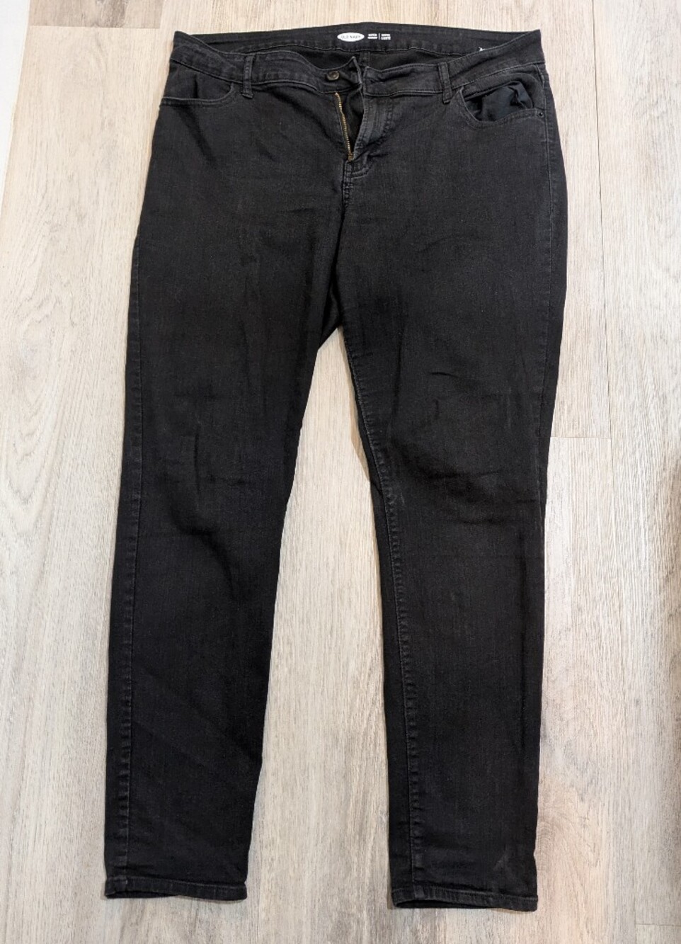 ✨3/$20✨ Old Navy Black Super Skinny Jeans - Size 14